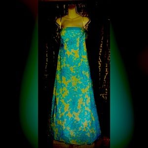 Brand: Zum zum by Niki Lavas Style: #9166 strapless Color: turquoise floral